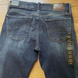 Lucky Brand Jean .Mid Rise Relaxed Fit Sweet Straight-